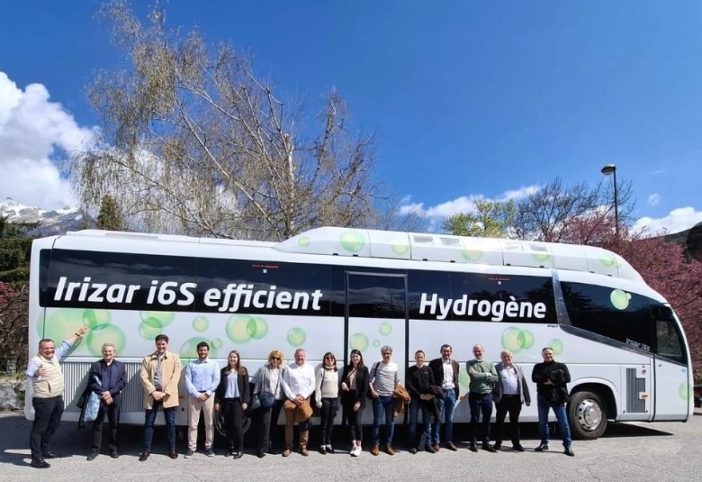 Photo de groupe - Autocar hydrogène